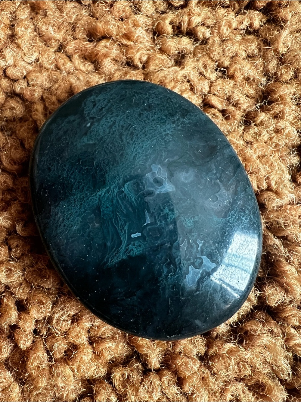 💚 Green Moss Agate Palm Stone